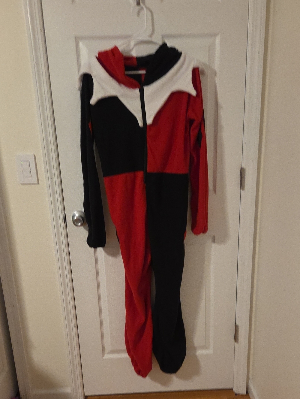 Rubies Women's DC Super Heroes Harley Quinn Hooded Jumpsuit, Adult Sized Costume